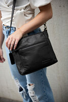 Bag2Bag Leren Schoudertas Avola Zwart